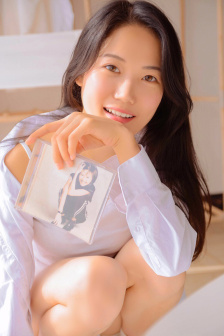 我半夜摸妺妺的奶摸到高潮